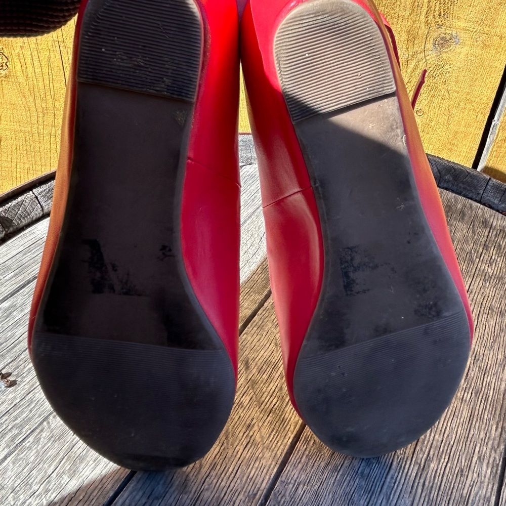 Sz 7.5 Chase + Chloe well loved “Bobby” wedge shoe with adjustable ankle strap - Picture 9 of 9